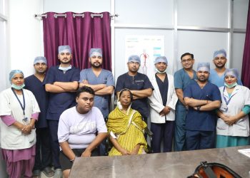 विश्वस्तरीय अल्ट्रा-मार्डन तकनीक “पिनम्बरा लाईटीनिंग” से  श्री महंत इन्दिरेश अस्पताल में मरीज़ का सफल प्रोसीजर