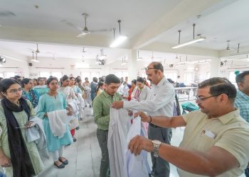 एस.जी.आर.आर.आई.एम.एण्ड एच.एस. के नव आगुंतक छात्र-छात्राओं की वाईट कोट सैरेमनी व चरक शपथ सम्पन्न