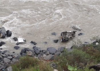 दुखद हादसा: अनियंत्रित होकर वाहन दुर्घटनाग्रस्त। चार लोगो की मौत,तीन गंभीर रूप से घायल