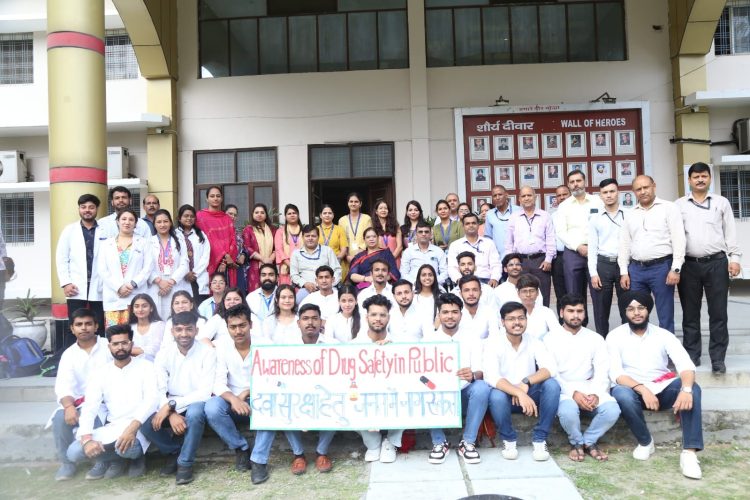 स्कूल ऑफ फार्मास्युटिकल साइंसेज, एसजीआरआरयू में तीसरे राष्ट्रीय फार्माकोविजिलेंस सप्ताह का जश्न