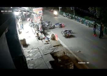 हादसा:- बिजली के पोल से टकराई बाइक।तीनों बाइक सवार गंभीर रूप से घायल