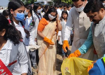 स्वच्छता ही सेवा अभियान में एसजीआरआर पब्लिक स्कूल रेसकोर्स व पटेल नगर के छात्र-छात्राओं ने चलाया स्वच्छता अभियान