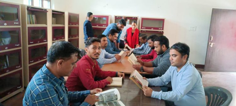 खुश खबरी: देहरादून डीएम की अभिनव पहल। जरतमंदो तक पहुंची लाइब्रेरी की सुविधा