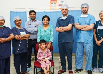 श्री महंत इन्दिरेश अस्पताल में साढ़े तीन वर्षीय बच्चे की दूरबीन विधि से जटिल थोरेसिक सर्जरी