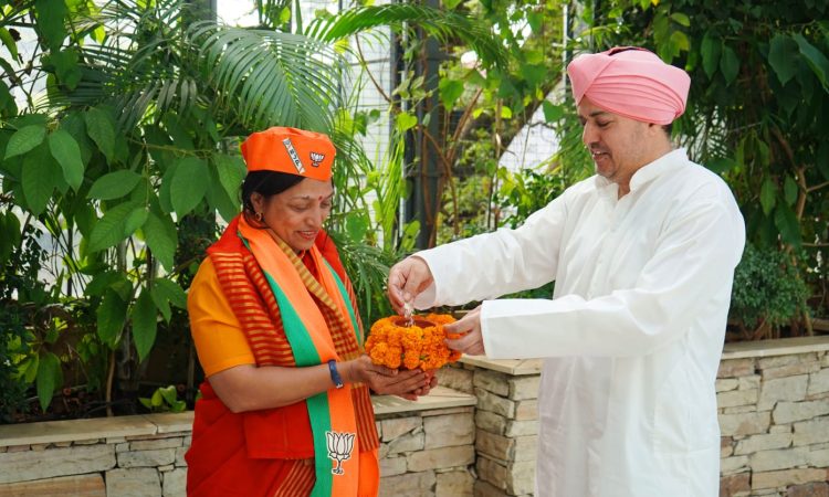 शहीद स्मारक के निर्माण हेतु श्री दरबार साहिब की पवित्र माटी रवाना