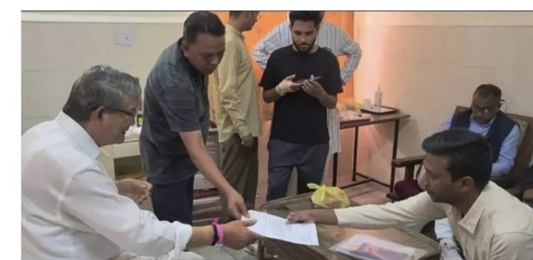 बड़ी खबर: हरीश रावत का हालचाल पूछने अस्पताल पहुंची CBI,थमाया नोटिस