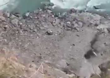 दुखद हादसा:यात्रियों से भरा वाहन नदी में गिरा। 6 लोगो की मौत