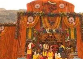 Badrinath Dham: आज शीतकाल के लिए बंद हो जाएंगे बदरीनाथ धाम के कपाट