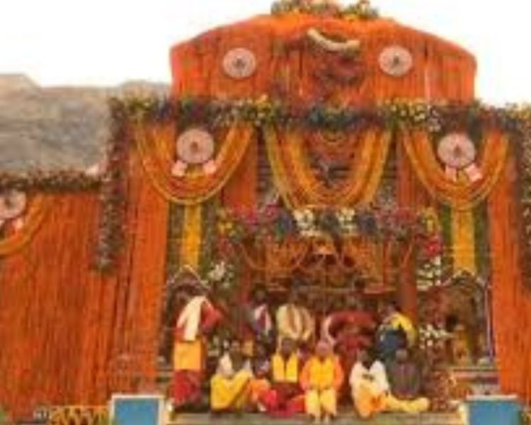 Badrinath Dham: आज शीतकाल के लिए बंद हो जाएंगे बदरीनाथ धाम के कपाट