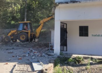 बिग ब्रेकिंग: नैनीताल में प्रशासन ने किया अवैध मदरसे को ध्वस्त