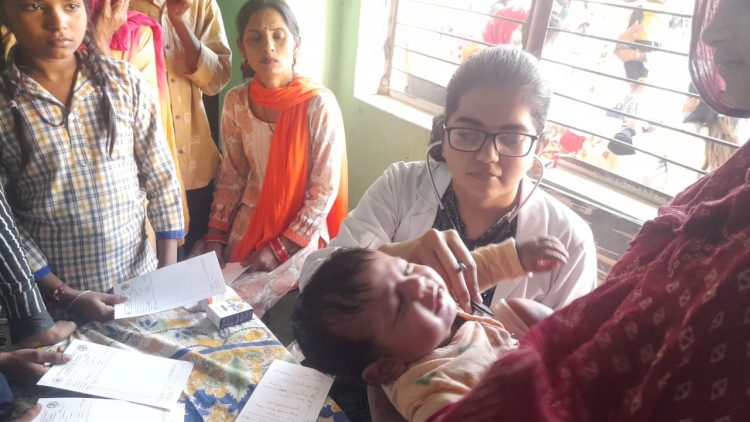 श्री महंत इन्दिरेश अस्पताल ने बहादरपुर जट हरिद्वार में डेंगू (बुखार) मरीजों के लिए लगाया निःशुल्क शिविर