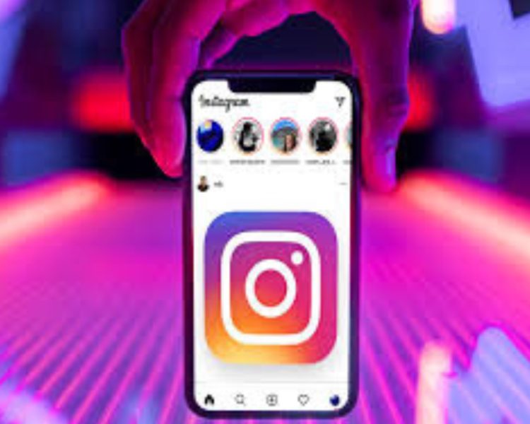 शर्मनाक: युवती और दोस्तों संग मिलकर बेटे ने किया पिता को ब्लैकमेल