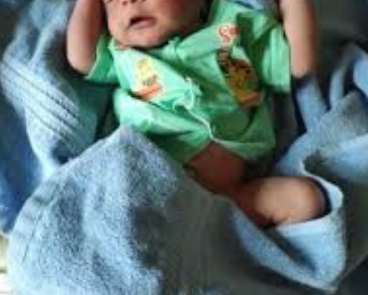 शर्मनाक : सार्वजनिक शौचालय में नवजात शिशु छोड़कर भागे दंपती, मामले की जांच में जुटी पुलिस