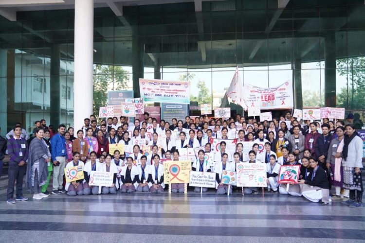 श्री गुरु राम राय विश्वविद्यालय के कॉलेज ऑफ नर्सिग और एन.एस.एस. विभाग ने विश्व एडस दिवस के उपलक्ष में निकाली जागरूकता रैली