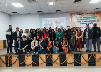 श्री गुरु राम राय विश्वविद्यालय पहुंचे श्रीमहंत देवेन्द्र दास, सालों बाद अपने साथियों से मिलकर हुए भावुक