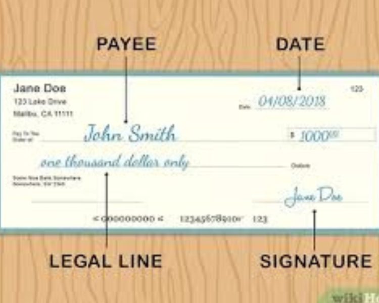Bank Cheque : मुश्किल में फंसने से पहले आप भी जान लें नियम,चेक के पीछे कब करने होते है साइन