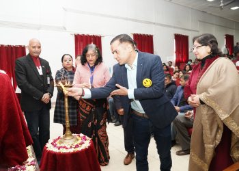 श्री गुरु राम राय विश्वविद्यालय में 2 घण्टे तक हा हा हा,अन्तर्राष्ट्रीय लाफ्टर योग गुरु हरीश रावत ने खूब हंसाया