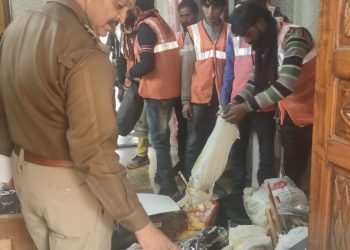 बनभूलपुरा दंगे में शामिल अब्दुल मलिक और उसके बेटे की संपत्ति की कुर्की,प्रशासन की टीम मौके पर