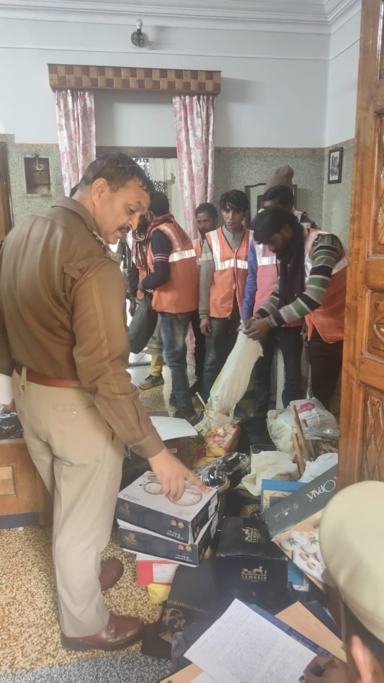 बनभूलपुरा दंगे में शामिल अब्दुल मलिक और उसके बेटे की संपत्ति की कुर्की,प्रशासन की टीम मौके पर