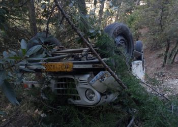 हादसा :- अनियंत्रित होकर वाहन दुर्घटनाग्रस्त, 10 घायल