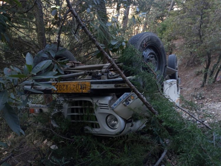 हादसा :- अनियंत्रित होकर वाहन दुर्घटनाग्रस्त, 10 घायल