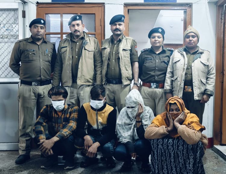 बिग ब्रेकिंग:-यहां देह व्यापार को लेकर छापेमारी महिला संचालक सहित 4 ग्राहक पुलिस की गिरफ्त में