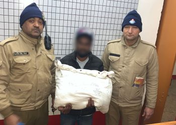 हल्द्वानी:-बेलबाबा मंदिर के पीछे बिक रही थी,अवैध कच्ची शराब पुलिस ने किया गिरफ्तार