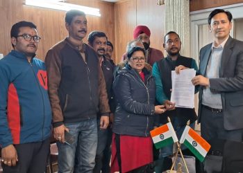 बनभलपुरा हिंसा :  घायल पत्रकारों वा क्षतिग्रस्त वाहनों का मिले उचित मुवावजा,कुमाऊं आयुक्त को सौंपा ज्ञापन