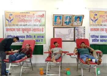 हल्द्वानी:-आलू फल आढ़ती व्यापारी एसोसिएशन द्वारा लगाया गया रक्तदान शिविर,रक्तदाताओं ने बढ़ चढ़कर किया प्रतीभाग
