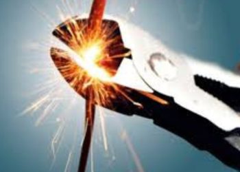 बिजली विभाग ने आम नागरिकों के तो कनेक्शन काटे,लेकिन सरकारी कार्यालय पर भी करोड़ों का बकाया:-उनका क्या?