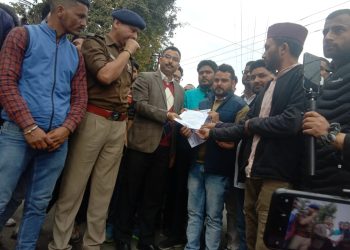 18 सूत्रीय मांगो को लेकर उत्तराखंड बेरोजगार संघ ने किया मुख्यमंत्री आवास कुच