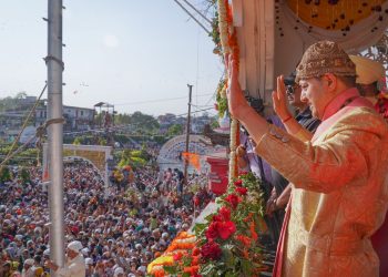 आस्था के महाकुंभ का साक्षी बनने को उमड़ा भारी जन सैलाब