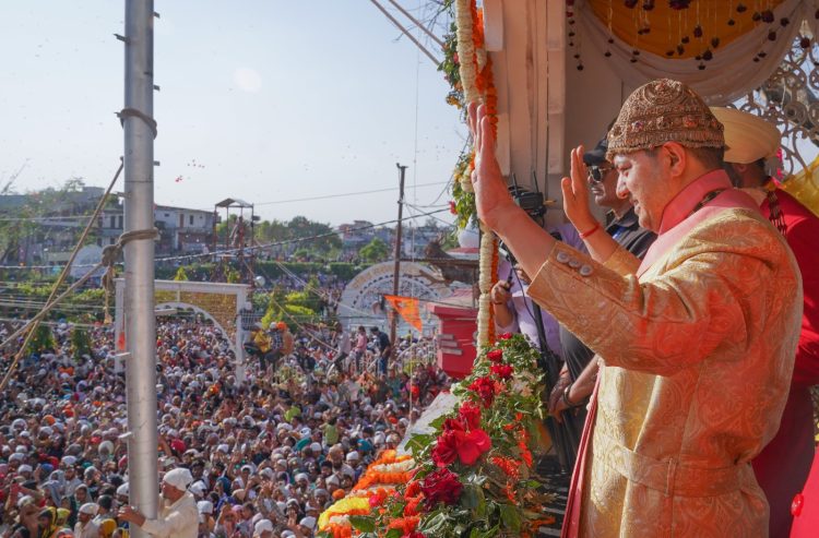 आस्था के महाकुंभ का साक्षी बनने को उमड़ा भारी जन सैलाब