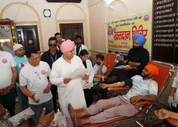 श्री दरबार साहिब एवम् श्री झण्डा साहिब में चला दर्शनों व मनौतियों का क्रम