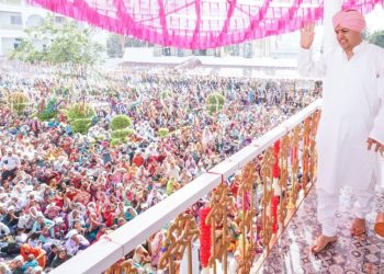 गुरु मंत्र पाकर धन्य धन्य हुई गुरु की प्यारी संगतें श्रीमहंत देवेन्द्र दास जी महाराज करेंगे विशेष पूजा अर्चना