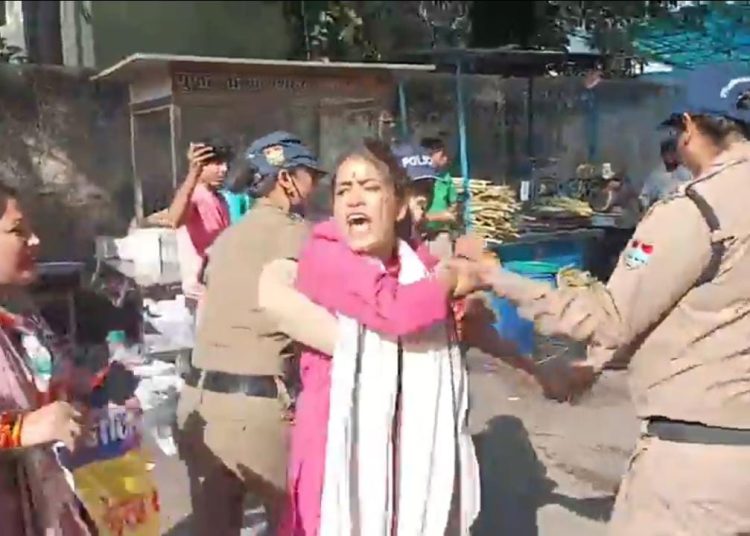 बिग ब्रेकिंग : रोड शो के लिए हल्द्वानी पहुंचे सीएम धामी,मीमांशा आर्य हेमंत साहू ने लगाए पुष्कर धामी मुर्दाबाद के नारे