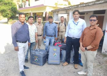 बड़ी खबर : जिस ईवीएम से सरकार चुननी है,उसे अमृतकाल में भी गांव पहुंचाने के लिए घोड़े खच्चरों का सहारा