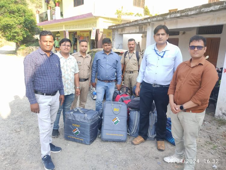 बड़ी खबर : जिस ईवीएम से सरकार चुननी है,उसे अमृतकाल में भी गांव पहुंचाने के लिए घोड़े खच्चरों का सहारा