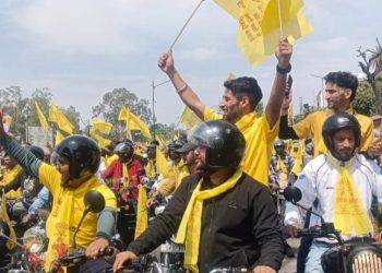 चुनावी रैलियों में जो कम देखने को मिलता है,वह देहरादून में बॉबी पवार की बाइक रैली में देखने को मिला