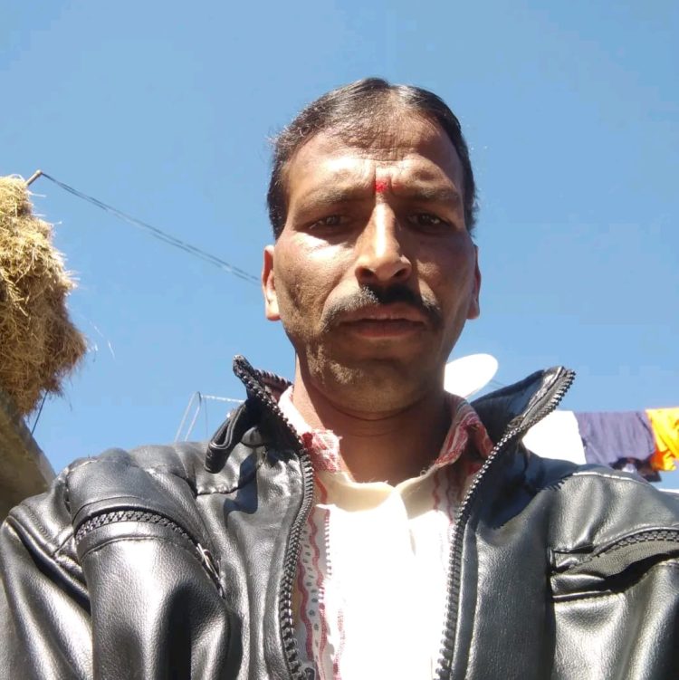 दुखद हादसा : अनियंत्रित होकर वाहन दुर्घटनाग्रस्त, एक की मौत तीन गंभीर रूप से घायल