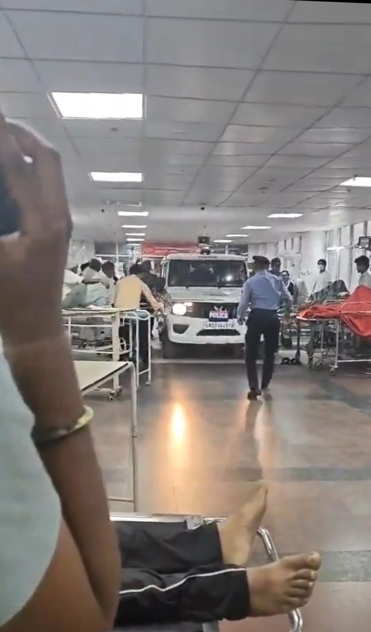 ऋषिकेश AIIMS के इमरजेंसी वार्ड में घुसी पुलिस की गाड़ी,मची अफरा तफरी