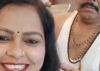 भाजपा पूर्व विधायक का एक और वीडियो वायरल,अभिनेत्री के बालों को सवारते हुए