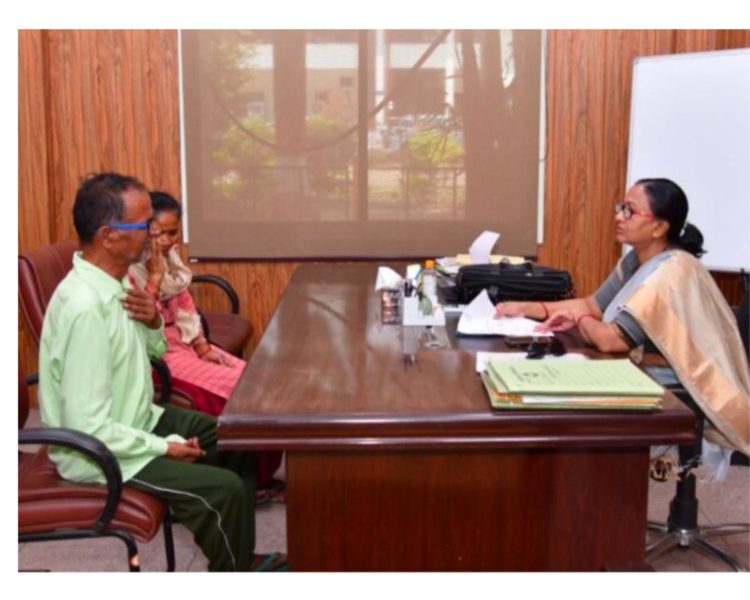 दिव्यांगजनों के साथ ही आमजन की समस्याओं की सुनवाई के लिए मुख्य सचिव कार्यालय प्रतिदिन सक्रिय