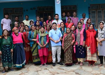 पत्रकार नवल खाली ने रुद्रनाथ आस्था पथ पर स्थानीय निवासियों के स्वरोजगार और यात्रियों की सुविधा को लेकर अधिकारी की ली जमकर क्लास