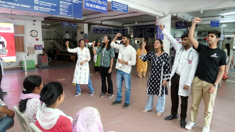 श्री महंत इन्दिरेश अस्पताल में रक्तदान  के प्रति जागरूकता की अलख जगाई