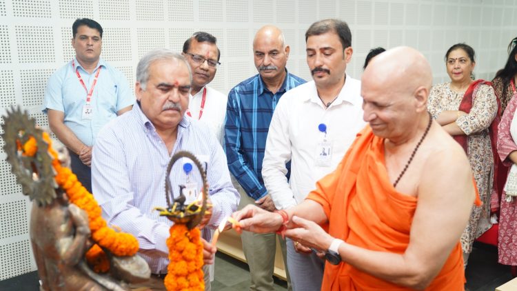 एसजीआरआरयू में योग दर्शन पर मंथन को जुटे योग शोधार्थी,देश के 15 राज्यों से 500 शोधार्थियों ने किया प्रतिभाग