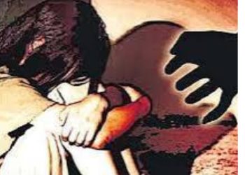 हल्द्वानी :- वनभलपुरा निवासी मो० नदीम ने किया 11वीं में पढ़ने वाली 16 वर्षीय नाबालिक से दुष्कर्म