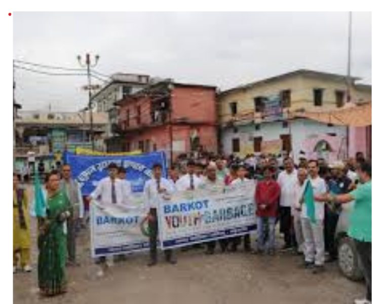 बड़ी खबर : मां गंगा के राज्य उत्तराखंड में,पानी से प्यासे बड़कोट के लोग,भूख हड़ताल की चेतावनी