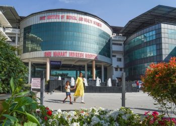 श्री महंत इन्दिरेश अस्पताल में महिला ने एक साथ तीन बच्चों को दिया जन्म