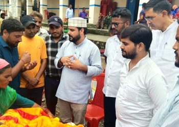 आपदा पीड़ितों से मिलने पहुंचे बॉबी पंवार,कहा राहत शिविरों में शौचालय,स्नानघर जैसी मूलभूत सुविधाओं का अभाव